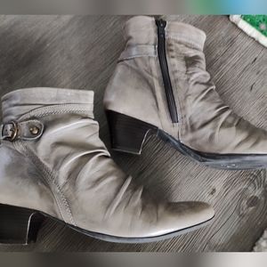 Clarks artisan limbo dance boot gray 9.5m